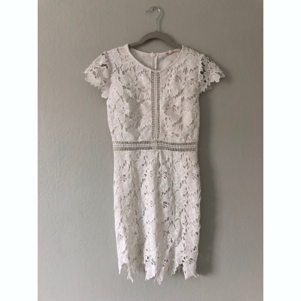 Main Strip • Lily Lace Dress